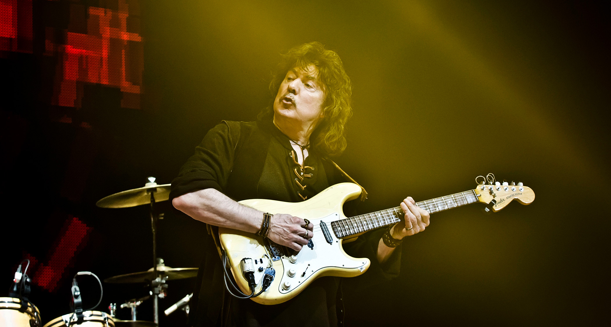 Ritchie Blackmore plays his Strat live in 2018