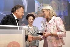 Lucinda-Green-award.jpg