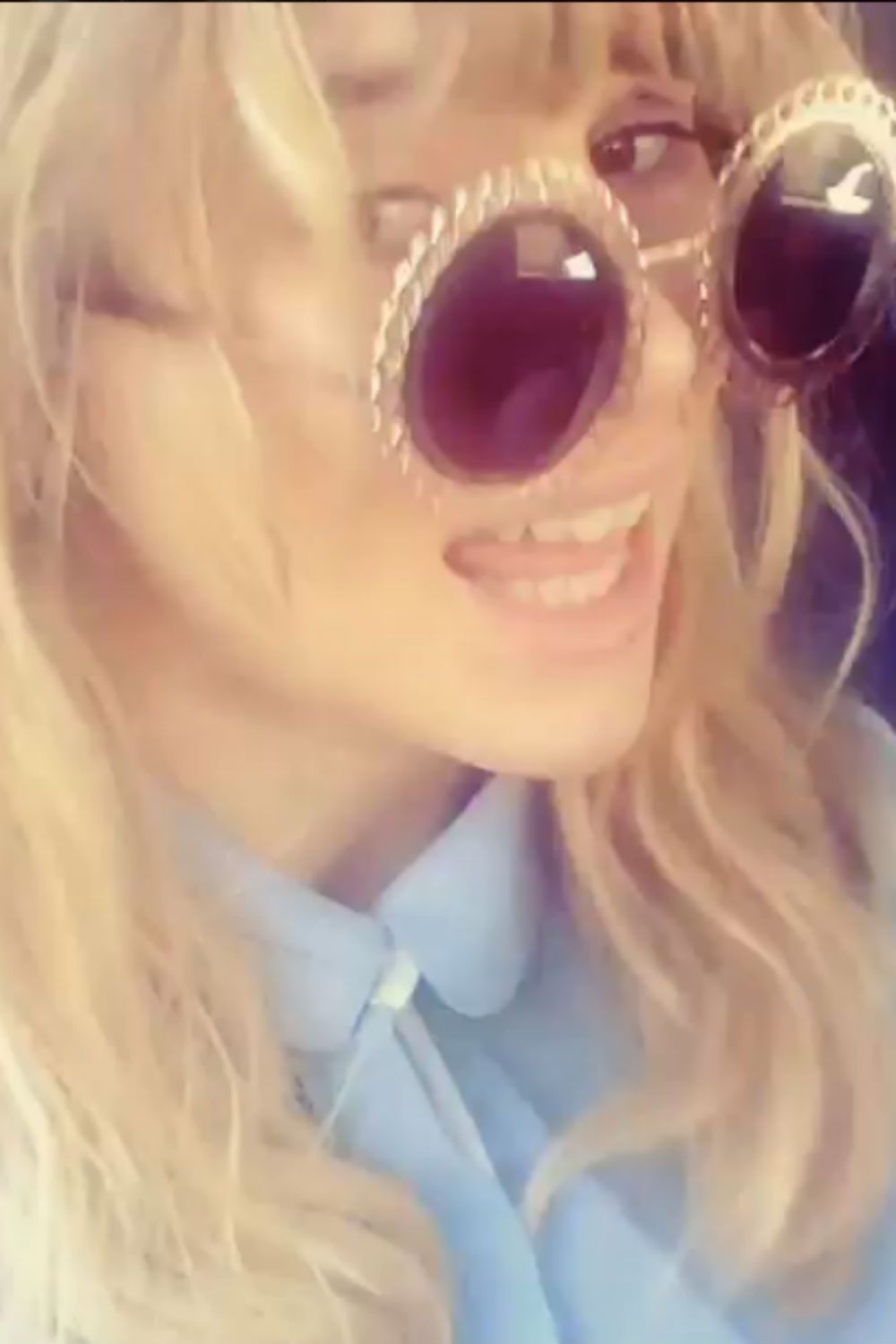 Suki Waterhouse lip syncs to Beyonce