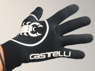 The Castelli Diluvio gloves are remarkably warm in spite of their minimal construction