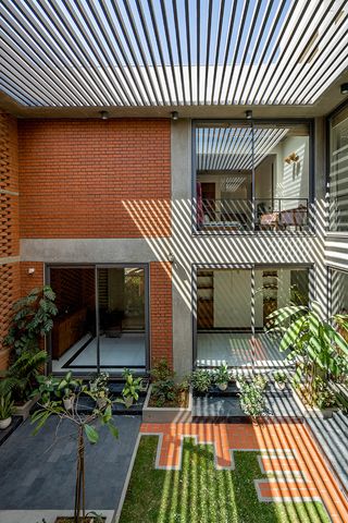 courtyard at An Urban House by MISA Architects