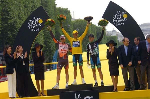 The final podium in Paris Evans, Contador and Leipheimer, from left to right.