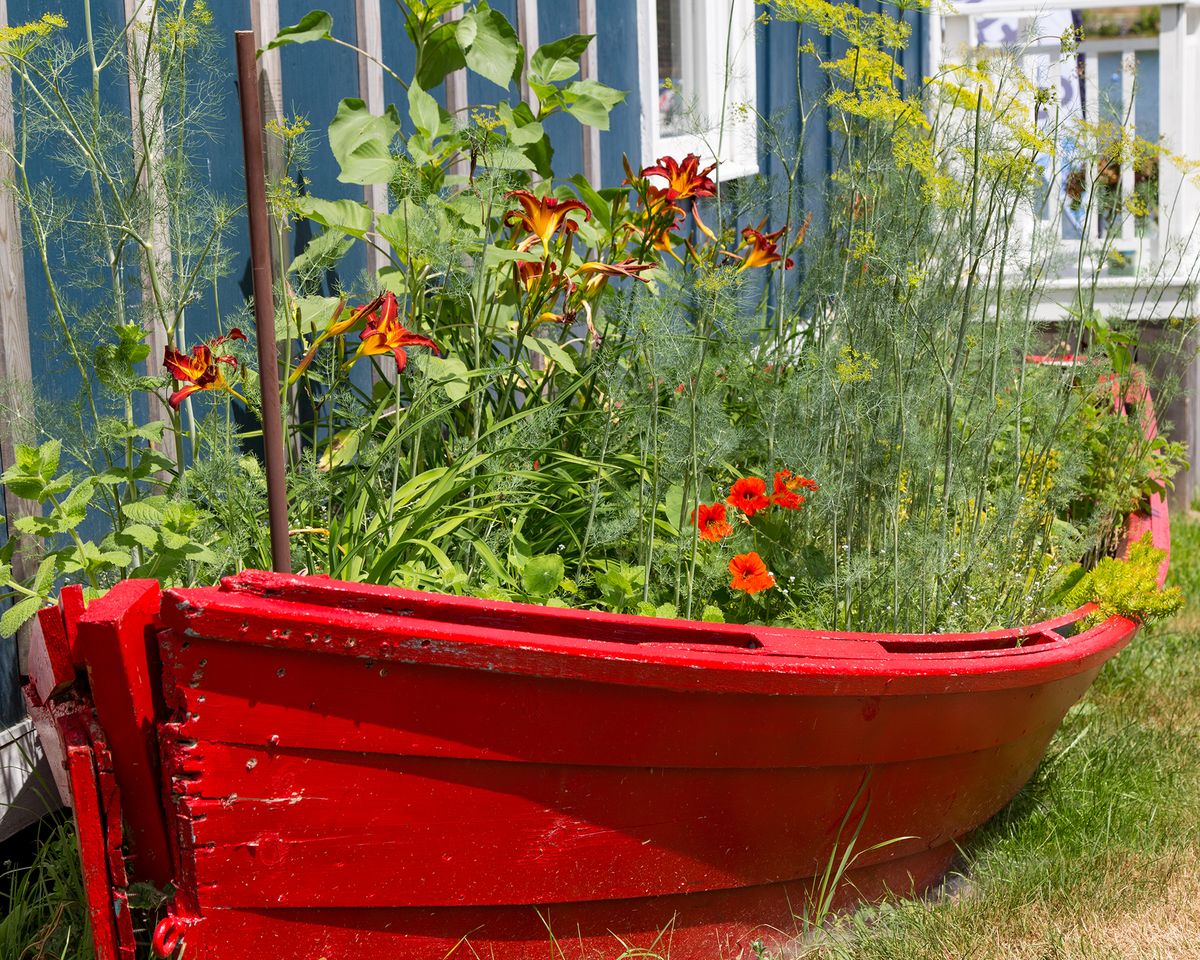 How To Make Recycled Raised Garden Beds | Gardening Know How