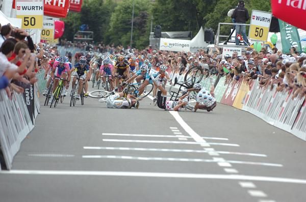 Tour de Suisse stage four finish crash sequence #4