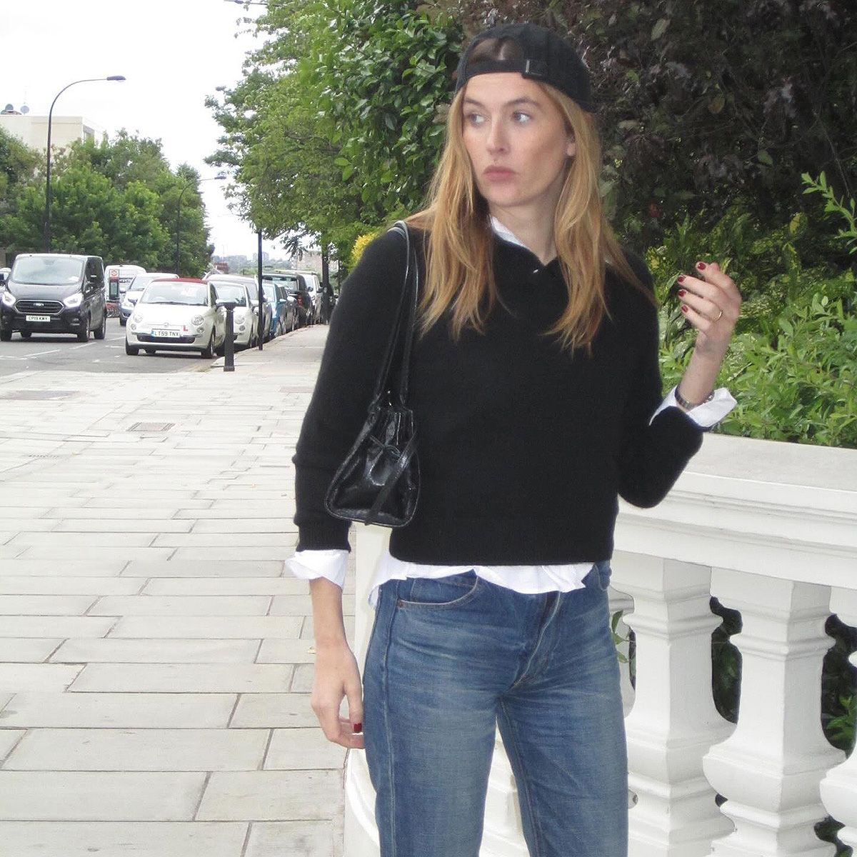 The Coolest of French Girls Says That Skinny Jeans With These Shoes Are “In” For 2025