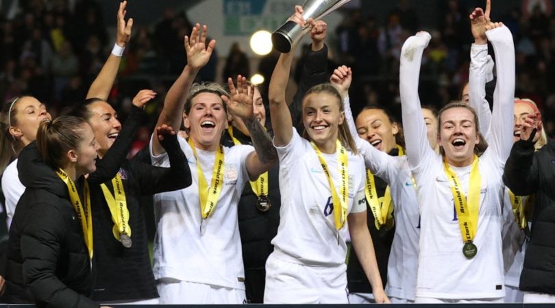 England Women&#039;s team celebrate winning the 2023 Arnold Clark Cup