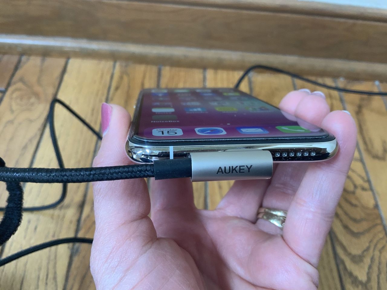 Aukey Right Angle Charging Cable Usb C To Lightning