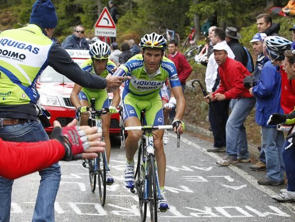 Ivan Basso goes in for a feed.