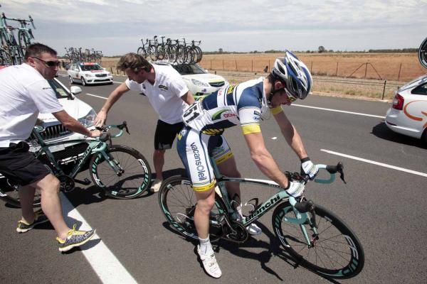 Romain Feillu (Vacansoleil-DCM) sets off again after falling.