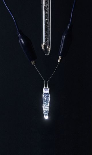 Illuminated dripping resin