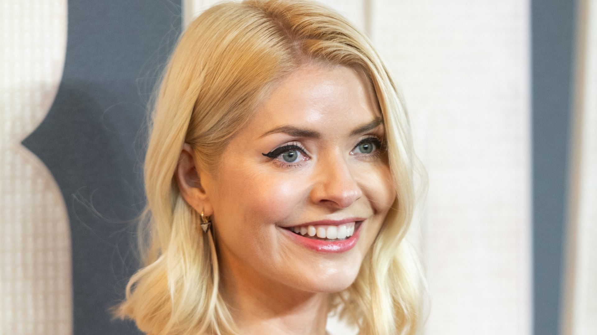 Holly Willoughby's gingham dress is the chicest way to close out summer