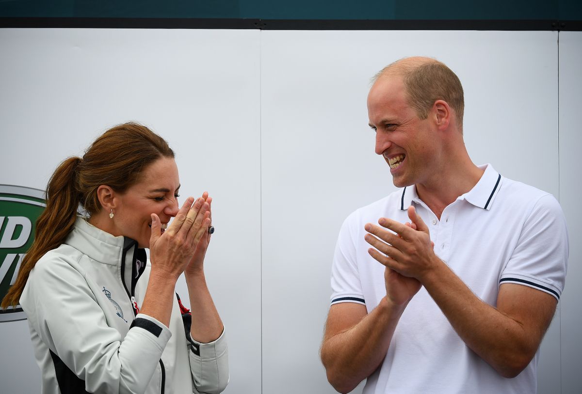 Les prochaines fiançailles royales du prince William et de Kate Middleton suscitent l'enthousiasme des gens