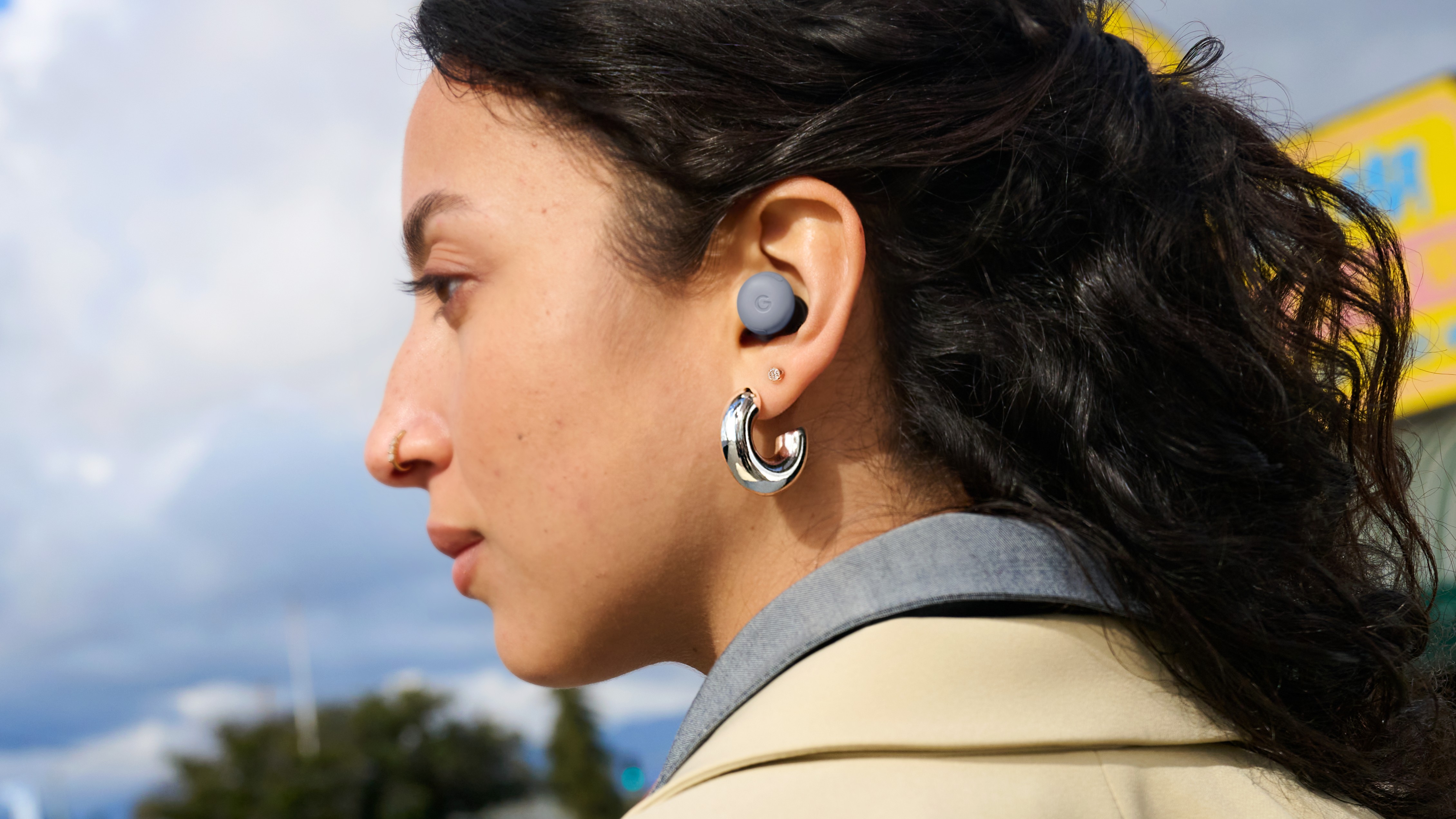 The Pixel Buds Pro 2 in Moonstone