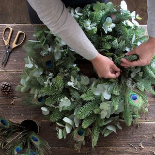make your own gorgeous fresh wreath with these kits