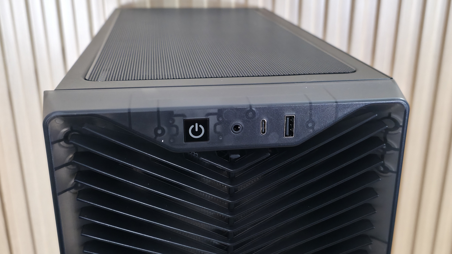 Corsair 3200D RS - Outside