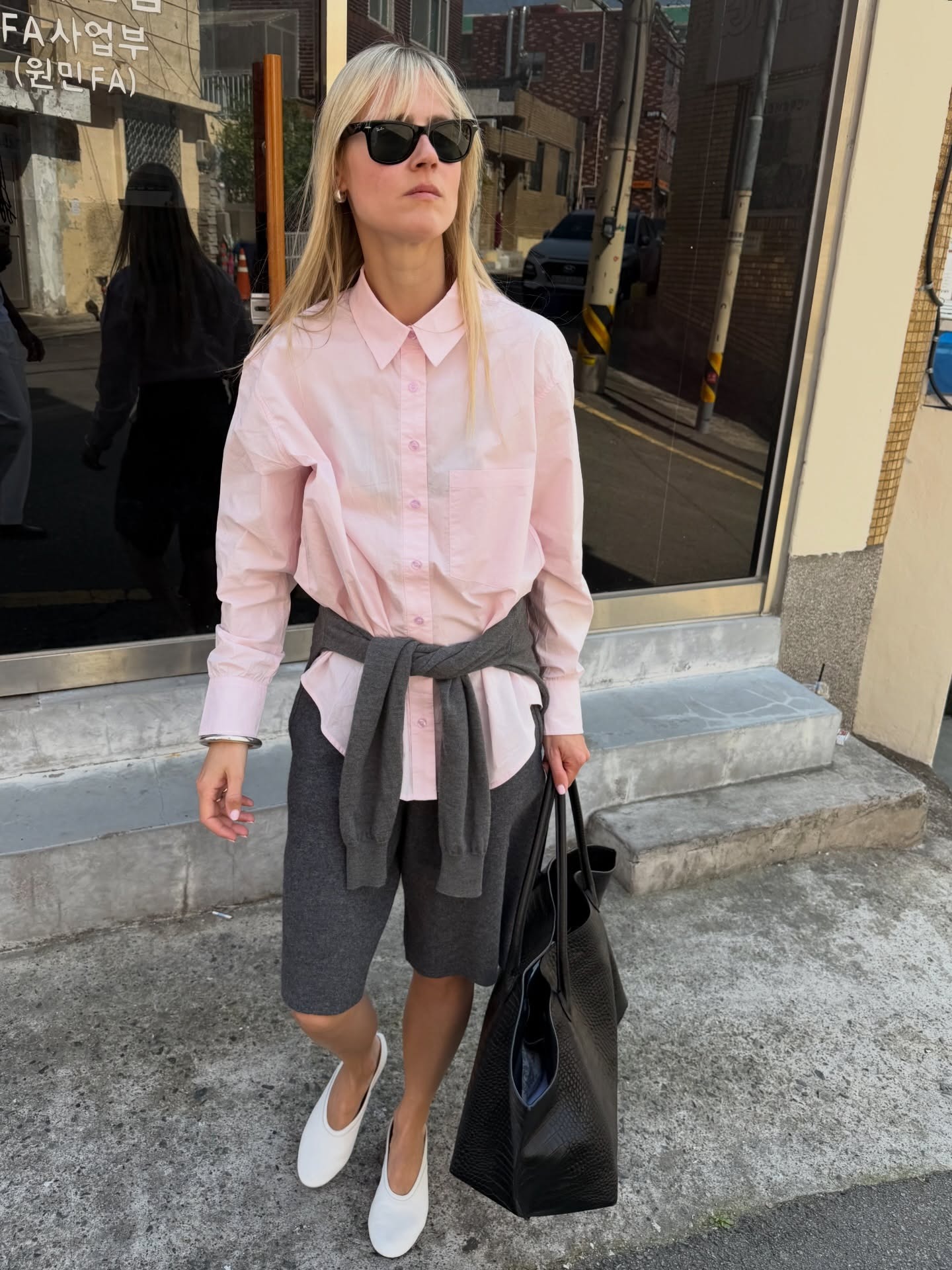 Influencer wearing button-down shirt outfit.