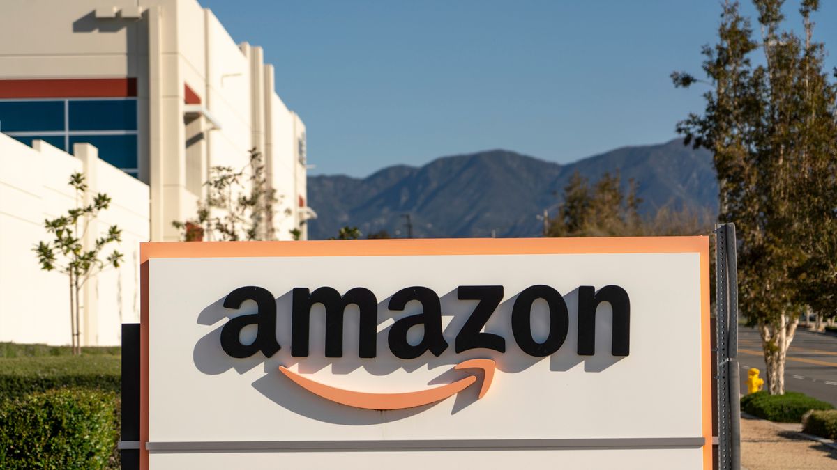 An Amazon warehouse in Rialto, California, US, on Saturday, March 18, 2023. Southern California&#039;s Inland Empire, a notorious boom-and-bust economy, is showing warning signs for the rest of the US.