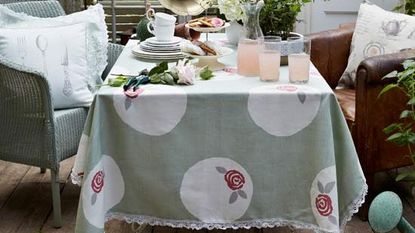 how to make tablecloth crafts