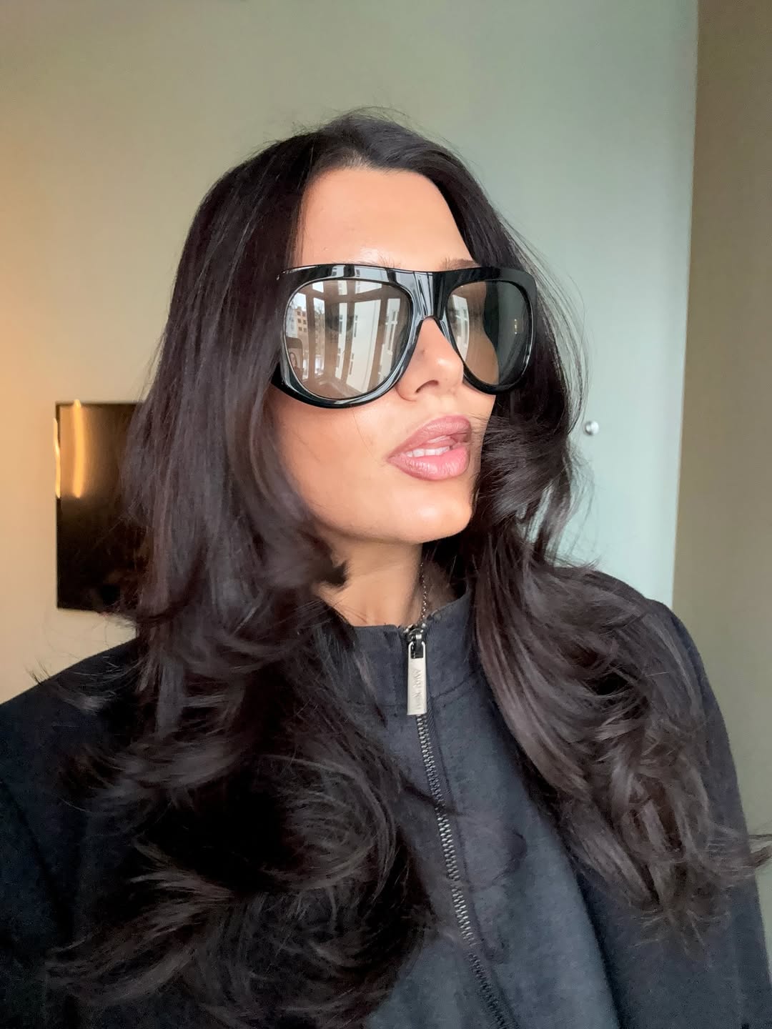 woman wearing oversize sunglasses outfit 2026