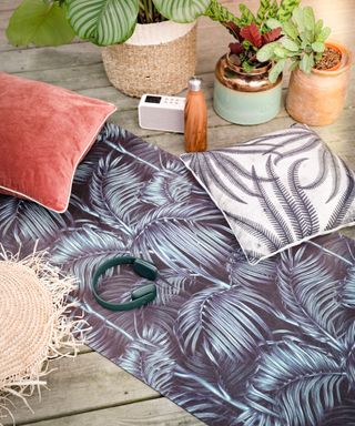 outdoor-in style, yoga, exercise space, botanical prints, zen den, leafy patterns, relaxation zone, yoga mat, cushions