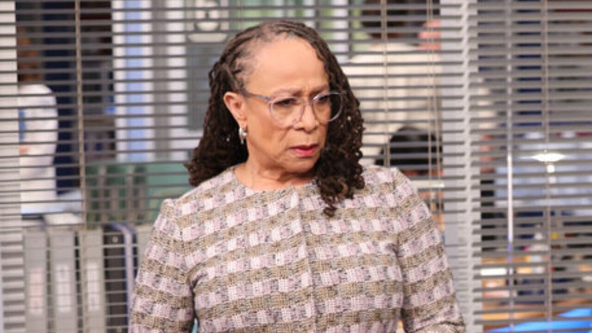 Chicago Med&#039;s S. Epatha Merkerson as Sharon Goodwin