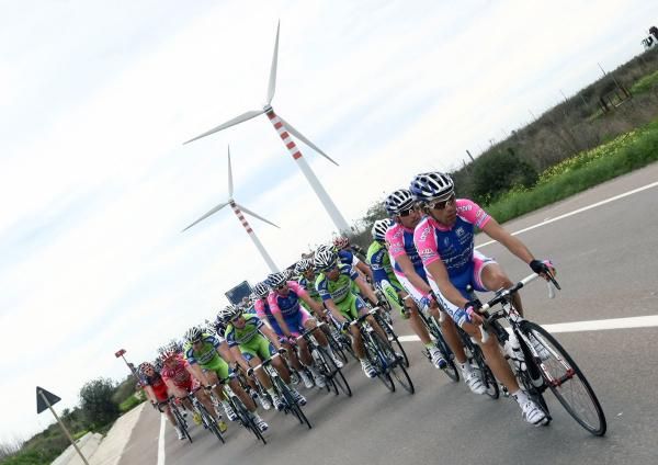 Lampre gives Liquigas a hand at the front