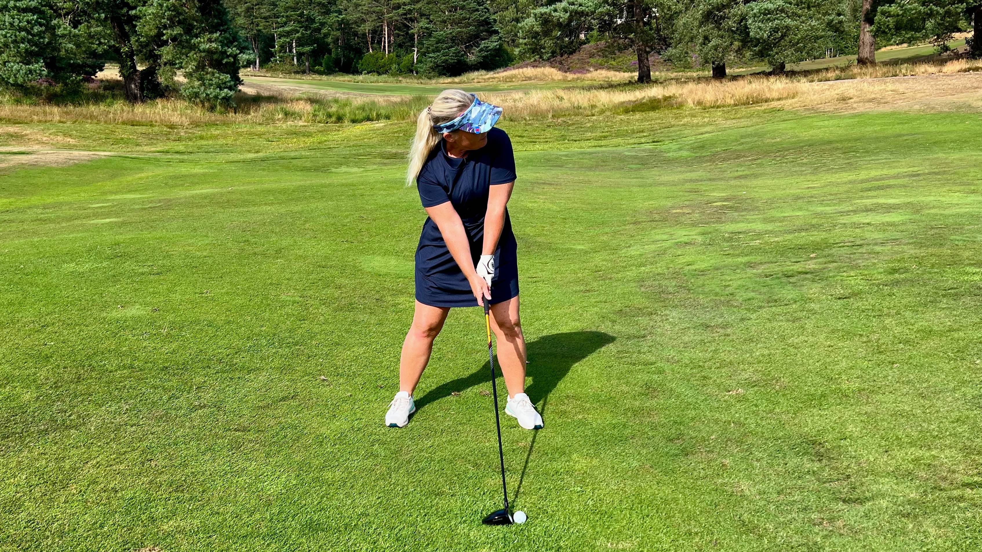 Carly Cummins using a mini driver off the fairway