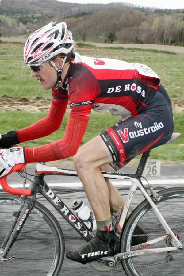 Aaron Kemps (Fly V Australia) has attacked the break and rides alone at the head of the race.