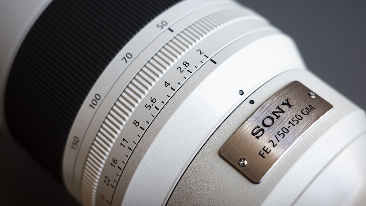 Closeup of the Sony FE 50-150mm F2 GM lens' aperture dial