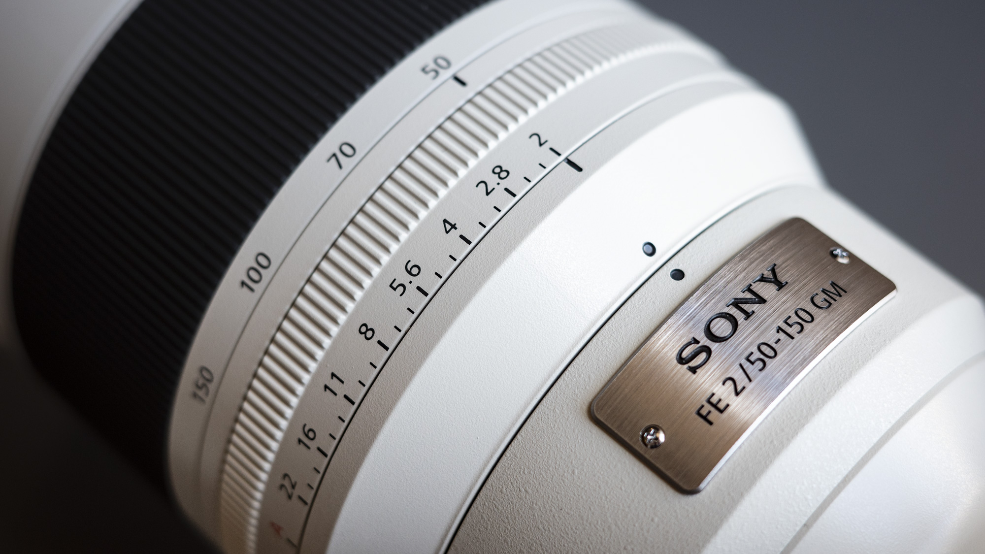 Closeup of the Sony FE 50-150mm F2 GM lens' aperture dial