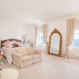 bedroom with side table and table lamp