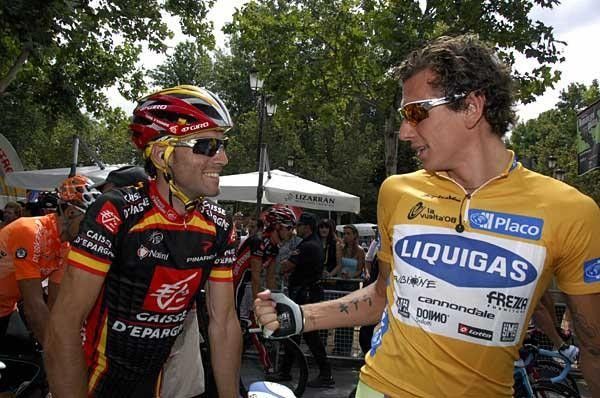 Pozzato says hi to Valverde before the start.
