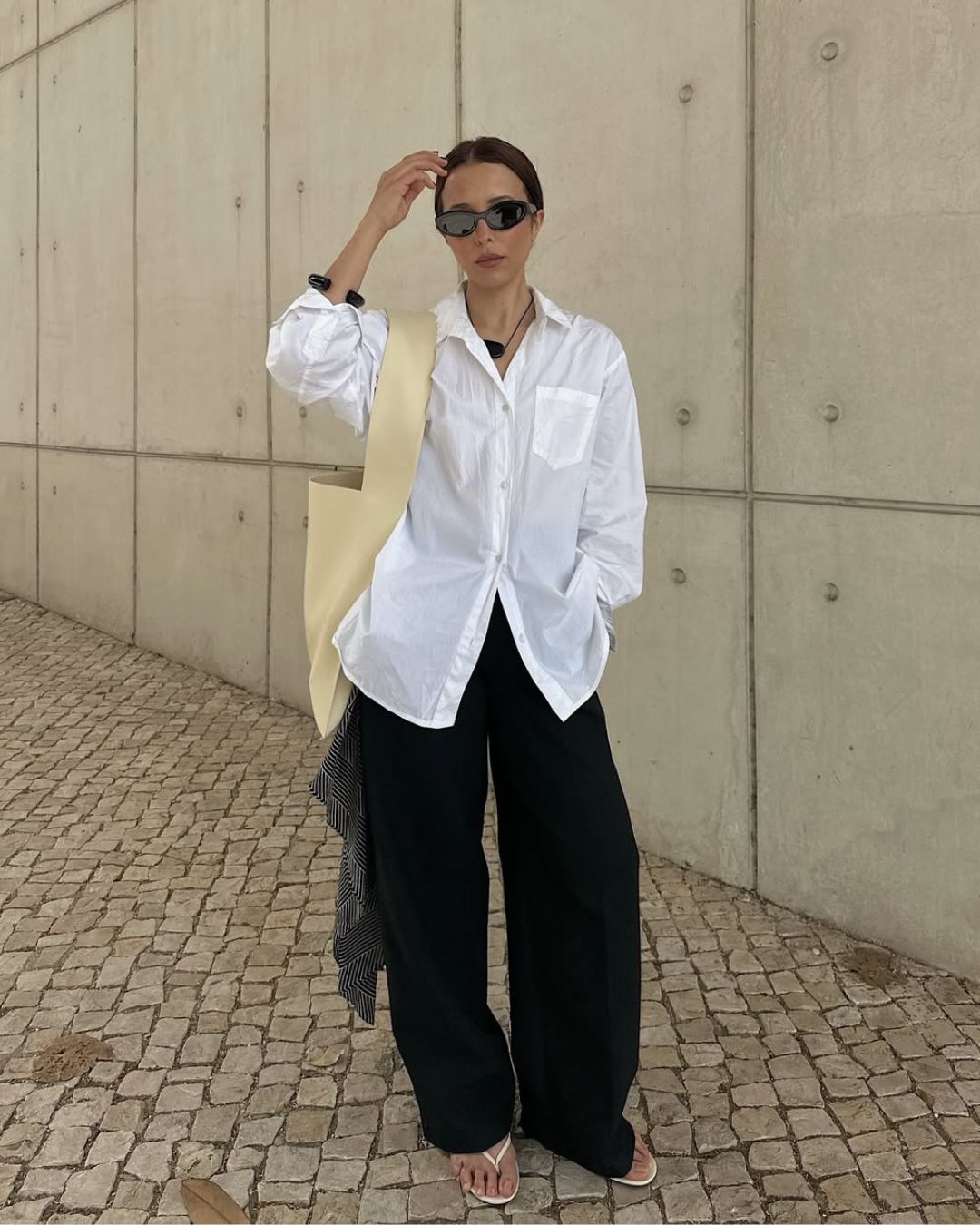 Best thong sandals @deborabrosa wearing a white shirt, black tailored trousers and white heeled thong sandals