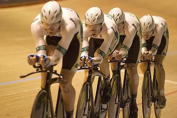 The Australian mens' team pursuit in their gold medal ride against Great Britian.