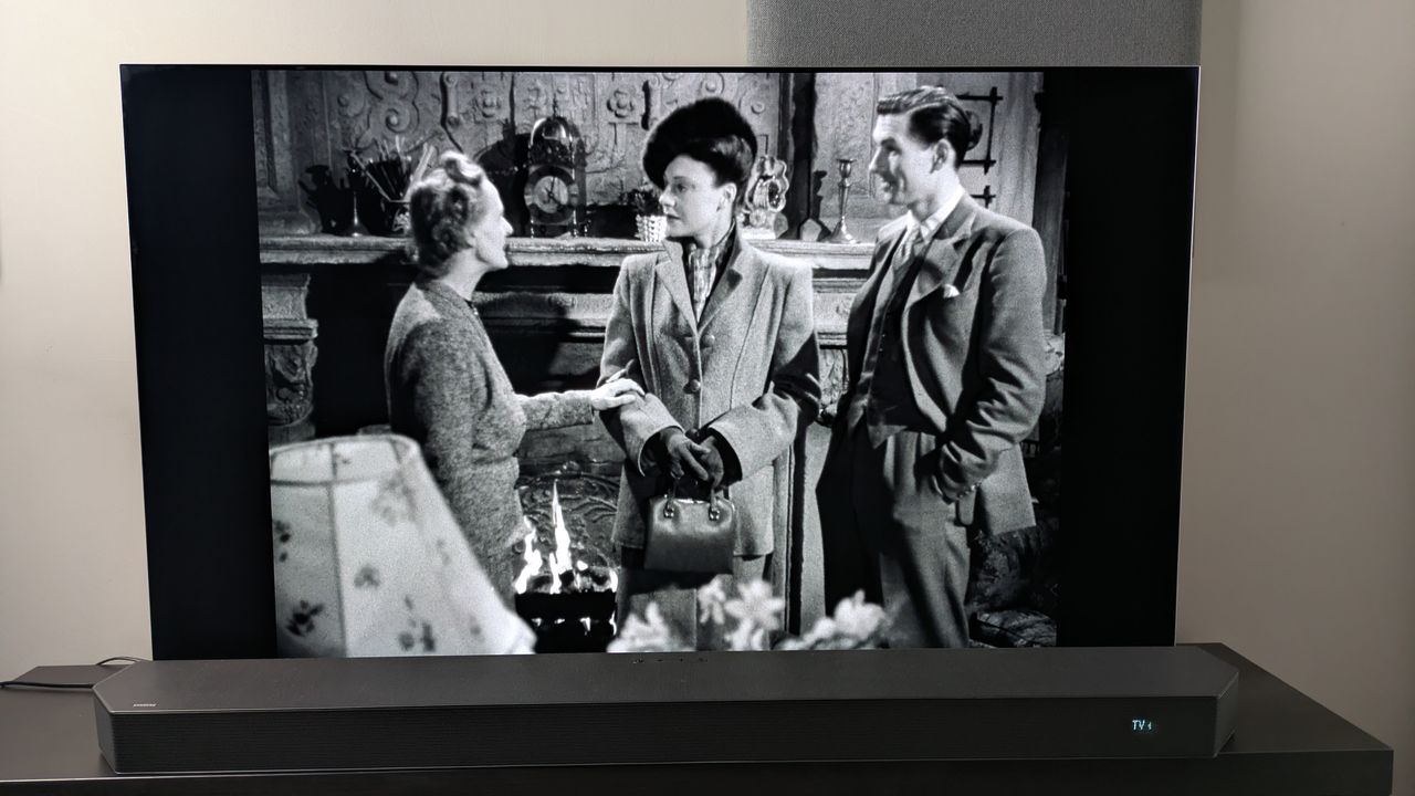 A shot of three guests at a house from the Dead of Night (1945) 4K Blu-ray on the LG G5 screen