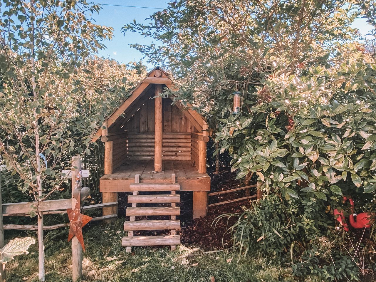 garden ideas for kids: log cabin by Timberman &amp; Co