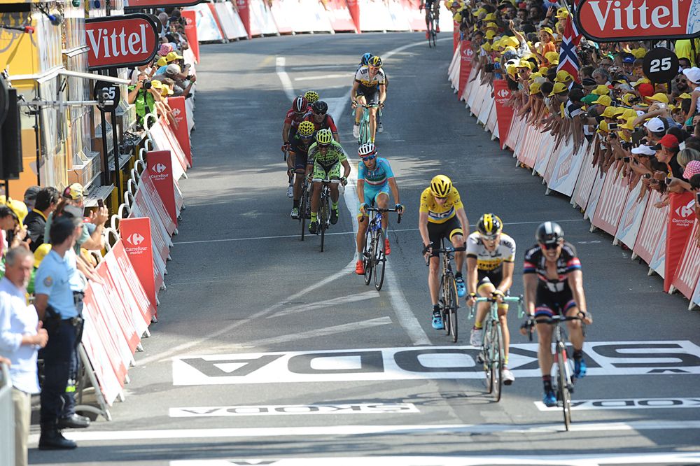 Chris Froome (Sky) finishes in the main group in Rodez