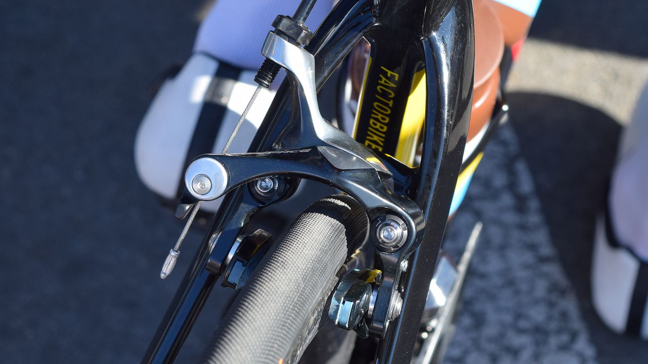 Naesen's Factor ONE is equipped with Shimano Dura-Ace 9000 series direct mount brakes