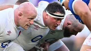 England's front row prepare to bind