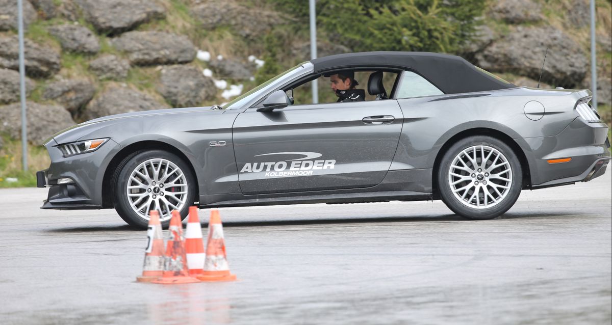 Peter Sagan has a go at drifting