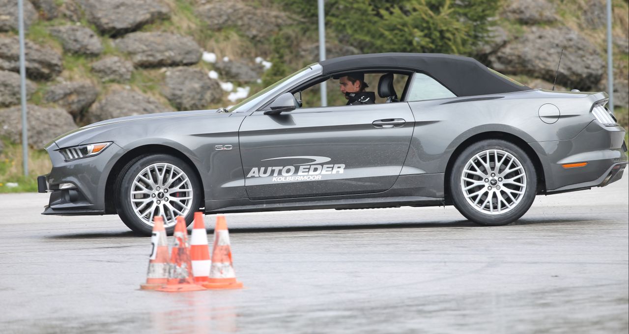 Peter Sagan has a go at drifting