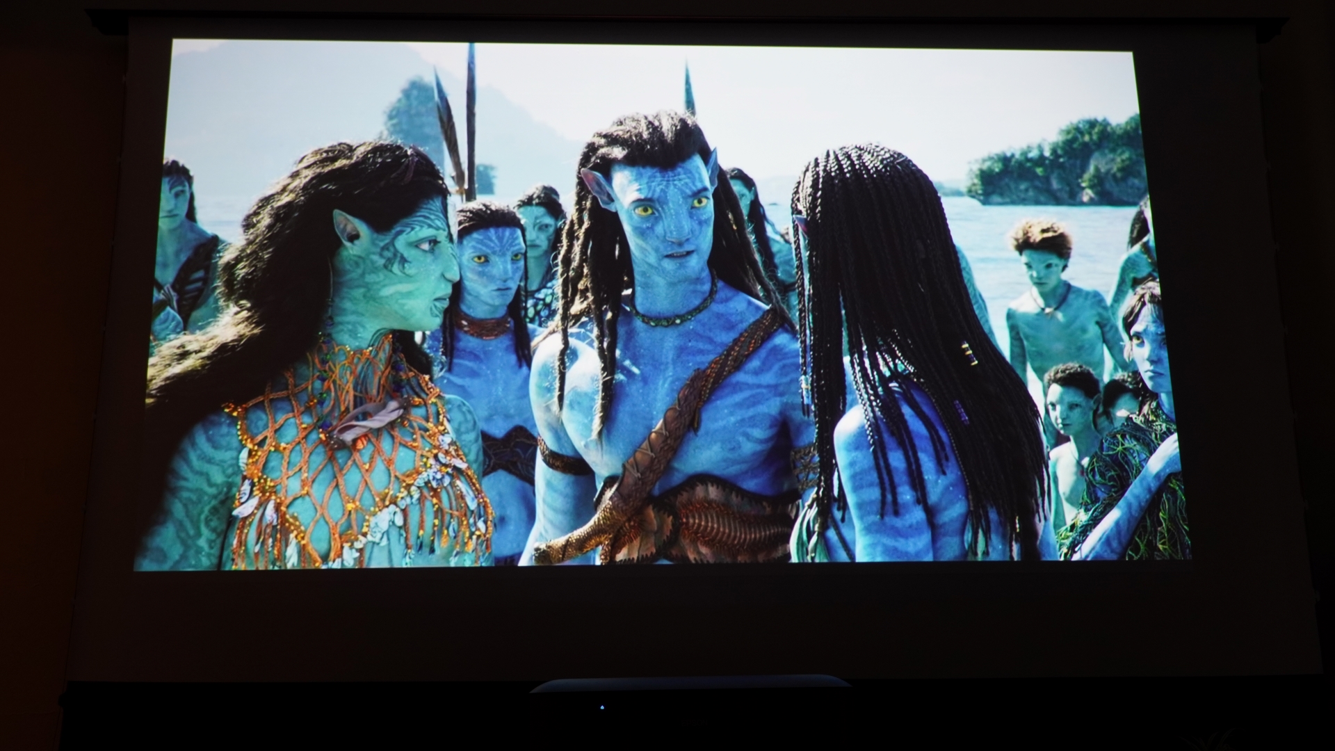 Epson LS650 showing Avatar 2 on screen
