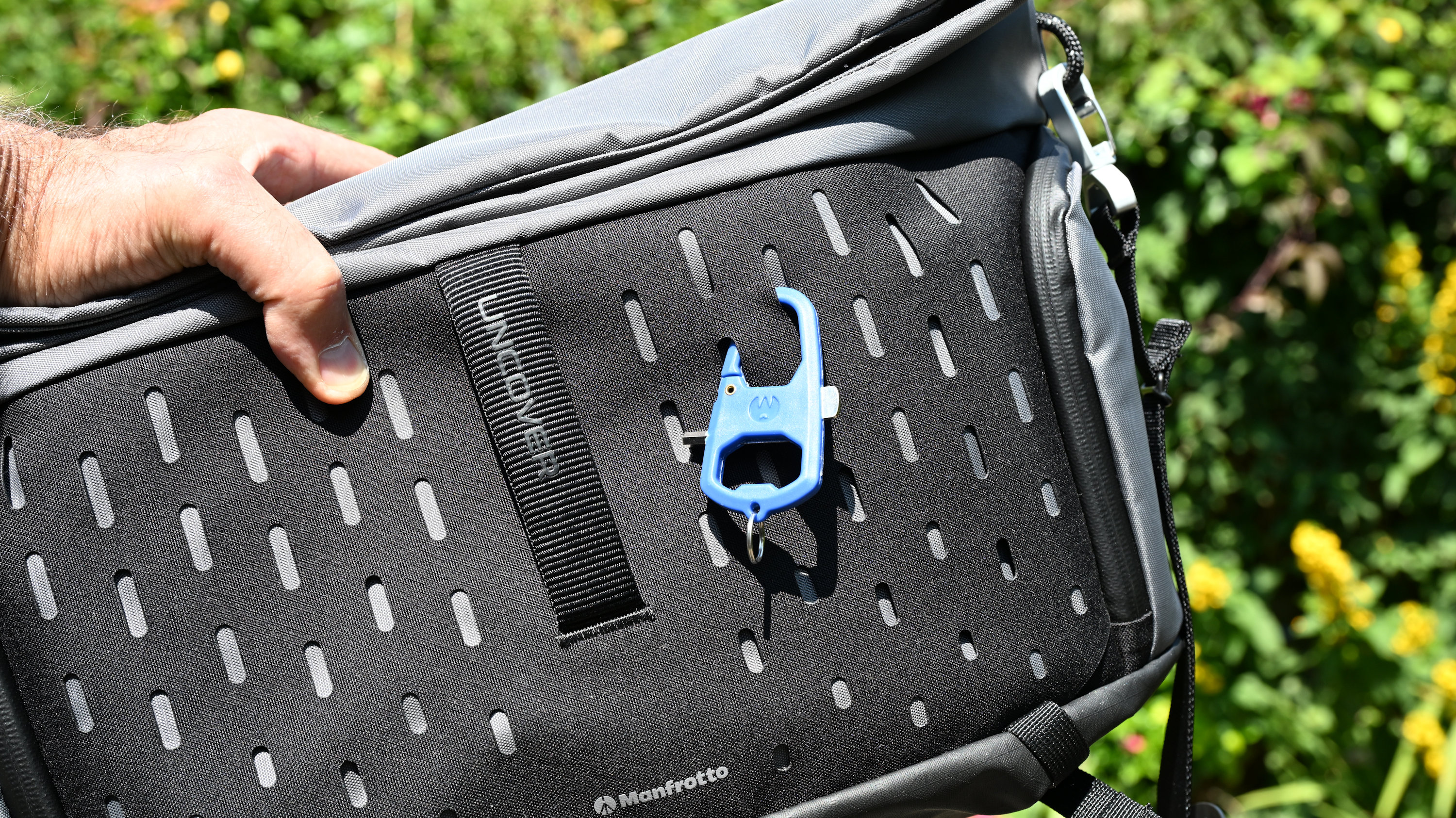 Manfrotto Uncover Messenger / Sling product image