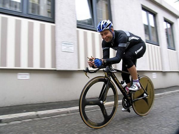 Tri-bars, Olano style... smiling through the pain!