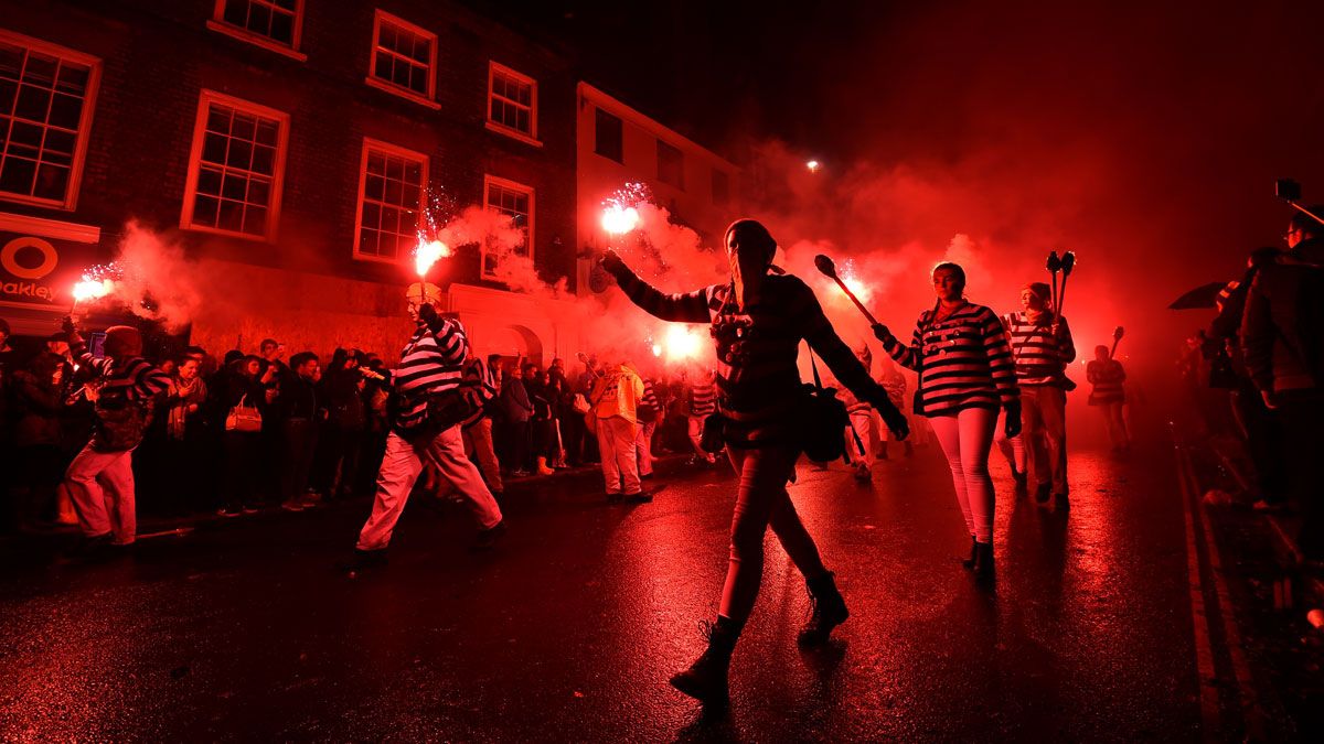 More than 30 processions took part in this year's event, representing the town's bonfire societies