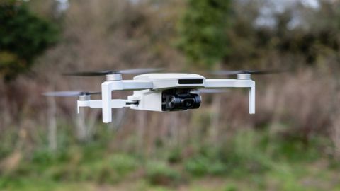 Potensic Atom SE drone flying