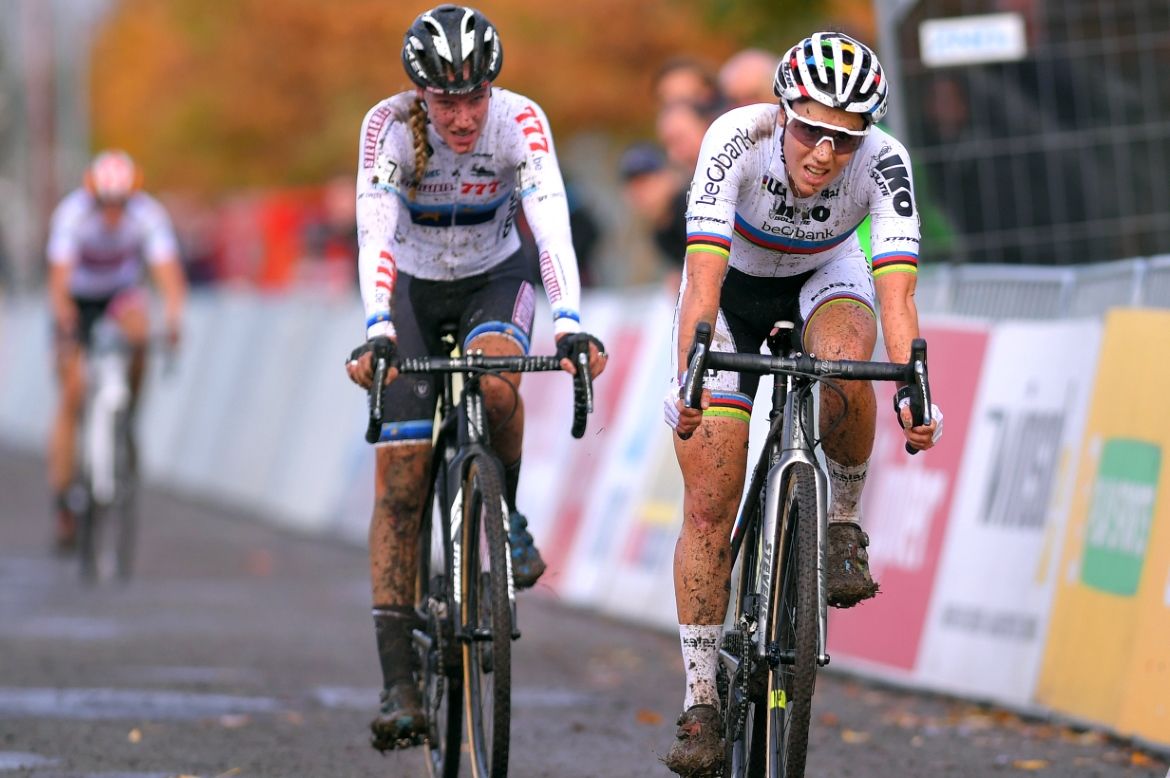 Sanne Cant beats out Annemarie Worst for third
