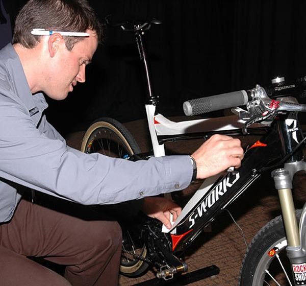 Biomechanist Todd Carver prepares Sauser's new S-Works Epic Carbon