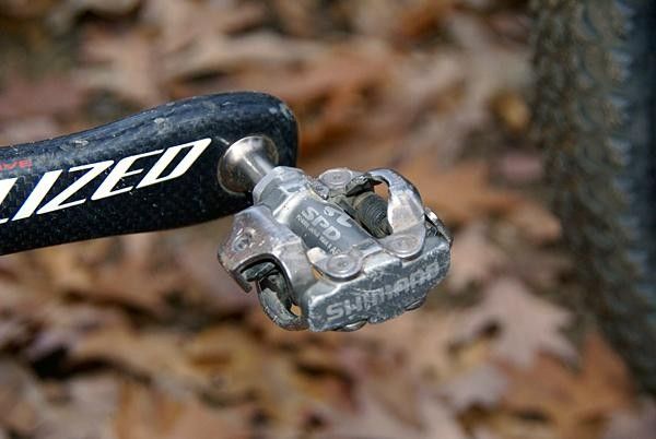 The tried-and-true Shimano PD-M959 pedals keep Overend securely attached.