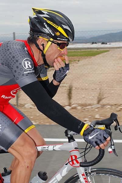 Lance Armstrong (RadioShack) enjoys a bite to eat on the go.